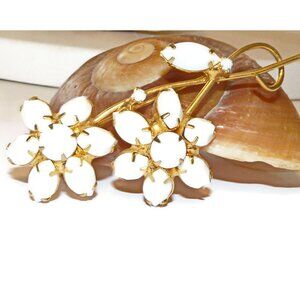 Vintage Three Dimensional White Milk Glass‎ Flower Brooch